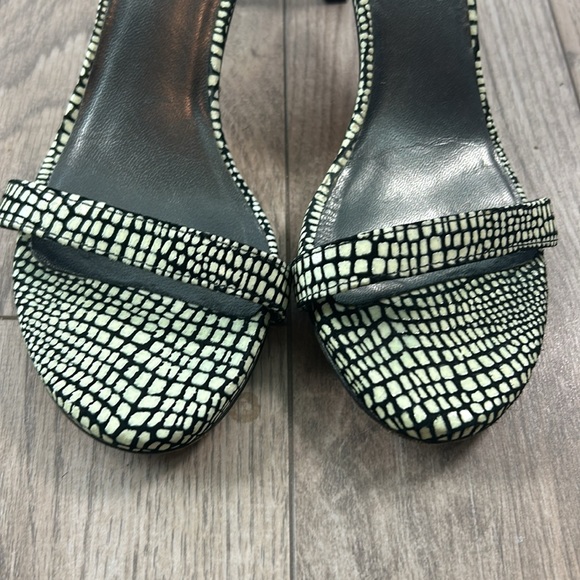 Perfect Stuart Weitzman ankle strap 3” heel patterned sandals black cream 6 - Picture 6 of 9
